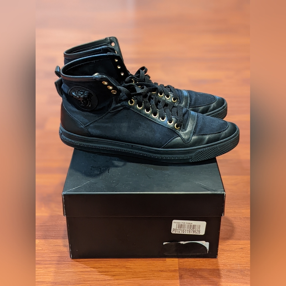Versace Mens Sneaker 'Black' (size eu 44/us mens 10.5) USED